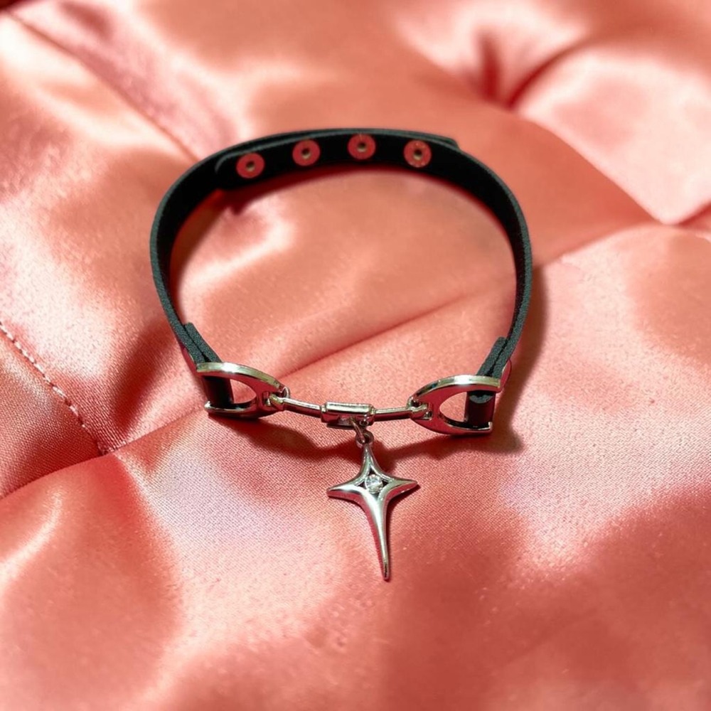 New Black Faux Vegan Leather Silver Star Pendant Rhinestone Choker Necklace Goth - Picture 2 of 3
